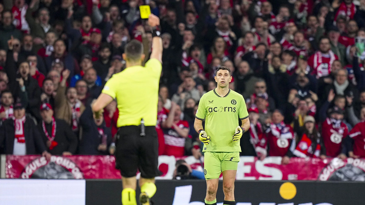 Kontroversi Larangan UEFA Atas Emiliano Martinez Di Semifinal Liga Konferensi Eropa Aston Villa